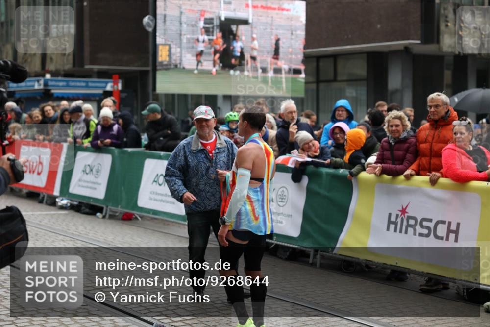 05.10.2025 - 20. swb-Marathon Bremen Yannick Fuchs http://msf.ph/oto/9268644 05.10.2025 12:13:02 Ziel  meine-sportfotos.de
