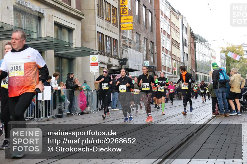 05.10.2025 - 20. swb-Marathon Bremen Strokosch-Dieckow http://msf.ph/oto/9268652 05.10.2025 11:07:04 Ziel 7779, 9180, 9217, 9265, 9334, 9483, 9628, 9702, 9757, 9780, 9877, 10037, 10160, 10223, 10286, 10330, 10332, 10582, 10585, 10632, 10737, 10749, 10776, 10824, 10836, 10854, 10902, 11122, 11159, 11258, 11262, 11329, 11384, 11477, 11529, 11584, 7779, 9180, 9217, 9265, 9334, 9483, 9628, 9702, 9757, 9780, 9877, 10037, 10160, 10223, 10286, 10330, 10332, 10582, 10585, 10632, 10737, 10749, 10776, 10824, 10836, 10854, 10902, 11122, 11159 meine-sportfotos.de