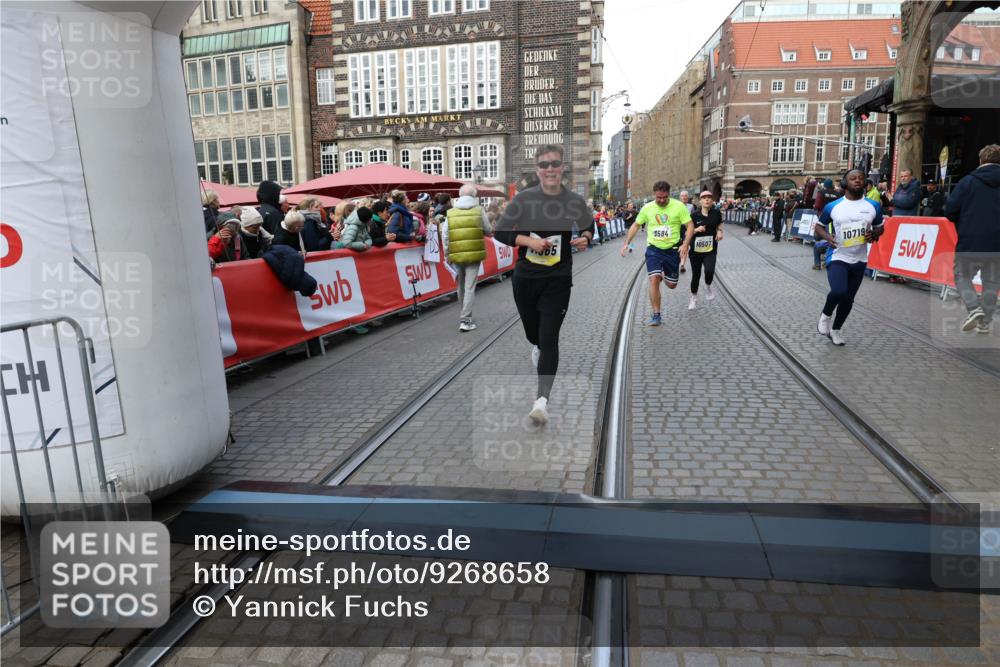 05.10.2025 - 20. swb-Marathon Bremen Yannick Fuchs http://msf.ph/oto/9268658 05.10.2025 10:52:28 Ziel 9584, 9955, 9987, 10038, 10507, 10719, 10900, 10927, 10942, 11128, 11458, 11491, 11665 meine-sportfotos.de