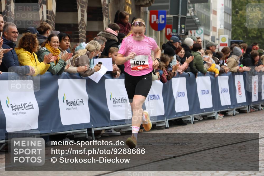05.10.2025 - 20. swb-Marathon Bremen Strokosch-Dieckow http://msf.ph/oto/9268666 05.10.2025 13:00:34 Ziel 46, 1612, 3251, 3982, 7099 meine-sportfotos.de