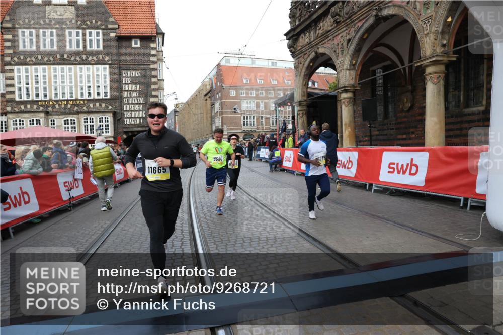05.10.2025 - 20. swb-Marathon Bremen Yannick Fuchs http://msf.ph/oto/9268721 05.10.2025 10:52:29 Ziel 9172, 9584, 9955, 9987, 10507, 10719, 10900, 10927, 11128, 11458, 11491, 11528, 11665 meine-sportfotos.de