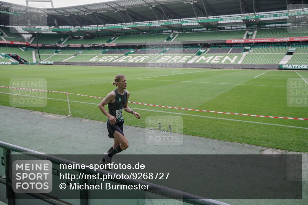 05.10.2025 - 20. swb-Marathon Bremen Michael Burmester http://msf.ph/oto/9268727 05.10.2025 12:36:30 Laufen im Stadion 298, 343, 735, 761, 902, 1212, 1231, 1443, 1640, 1837, 1907, 2186, 3198, 3891, 5625, 7854, 8099, 482, 1000, 2838, 8321, 8613 meine-sportfotos.de