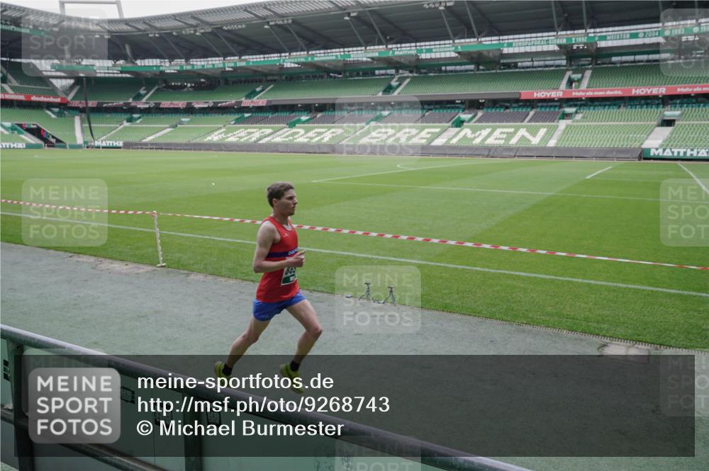 05.10.2025 - 20. swb-Marathon Bremen Michael Burmester http://msf.ph/oto/9268743 05.10.2025 12:36:38 Laufen im Stadion 298, 735, 761, 902, 933, 1088, 1212, 1231, 1443, 1640, 1837, 1907, 2186, 3198, 3891, 5625, 7854, 8099, 8883, 343, 482, 8321, 8613 meine-sportfotos.de