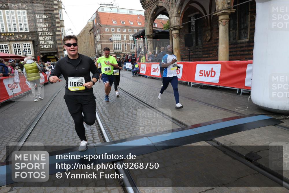 05.10.2025 - 20. swb-Marathon Bremen Yannick Fuchs http://msf.ph/oto/9268750 05.10.2025 10:52:29 Ziel 9172, 9584, 9955, 9987, 10507, 10719, 10900, 10927, 11128, 11458, 11491, 11528, 11665 meine-sportfotos.de