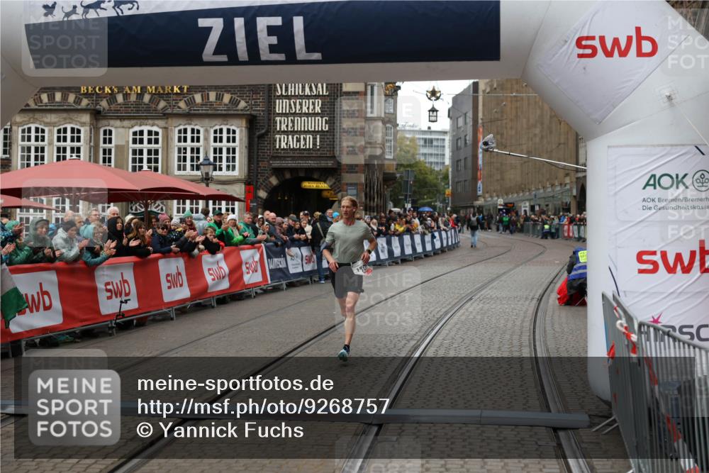 05.10.2025 - 20. swb-Marathon Bremen Yannick Fuchs http://msf.ph/oto/9268757 05.10.2025 12:13:16 Ziel 1301 meine-sportfotos.de