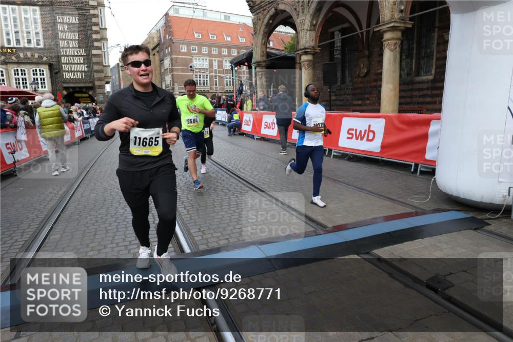 05.10.2025 - 20. swb-Marathon Bremen Yannick Fuchs http://msf.ph/oto/9268771 05.10.2025 10:52:29 Ziel 9172, 9584, 9955, 9987, 10507, 10719, 10900, 10927, 11128, 11458, 11491, 11528, 11665 meine-sportfotos.de