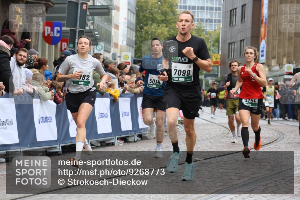 05.10.2025 - 20. swb-Marathon Bremen Strokosch-Dieckow http://msf.ph/oto/9268773 05.10.2025 13:00:41 Ziel 965, 3251, 3982, 5014, 7099, 7373 meine-sportfotos.de