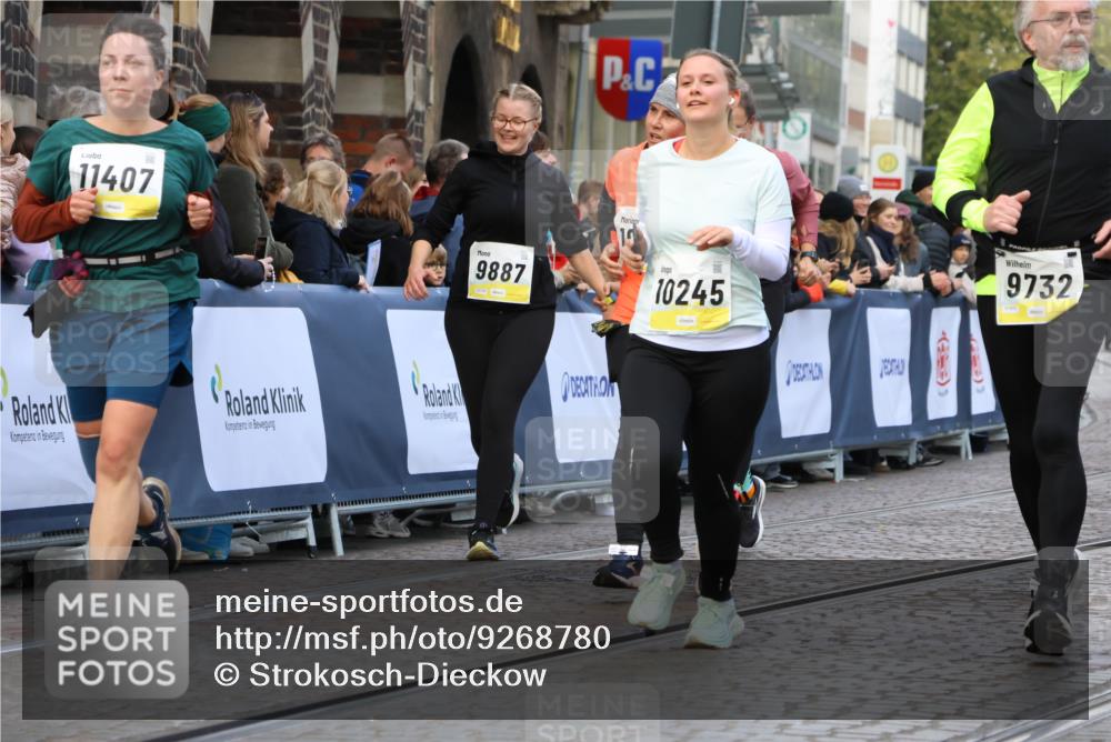 05.10.2025 - 20. swb-Marathon Bremen Strokosch-Dieckow http://msf.ph/oto/9268780 05.10.2025 11:09:39 Ziel 9001, 9538, 9731, 9732, 9887, 10245, 10316, 10412, 10417, 10672, 10881, 10886, 10943, 11407, 11654, 11655, 11664 meine-sportfotos.de