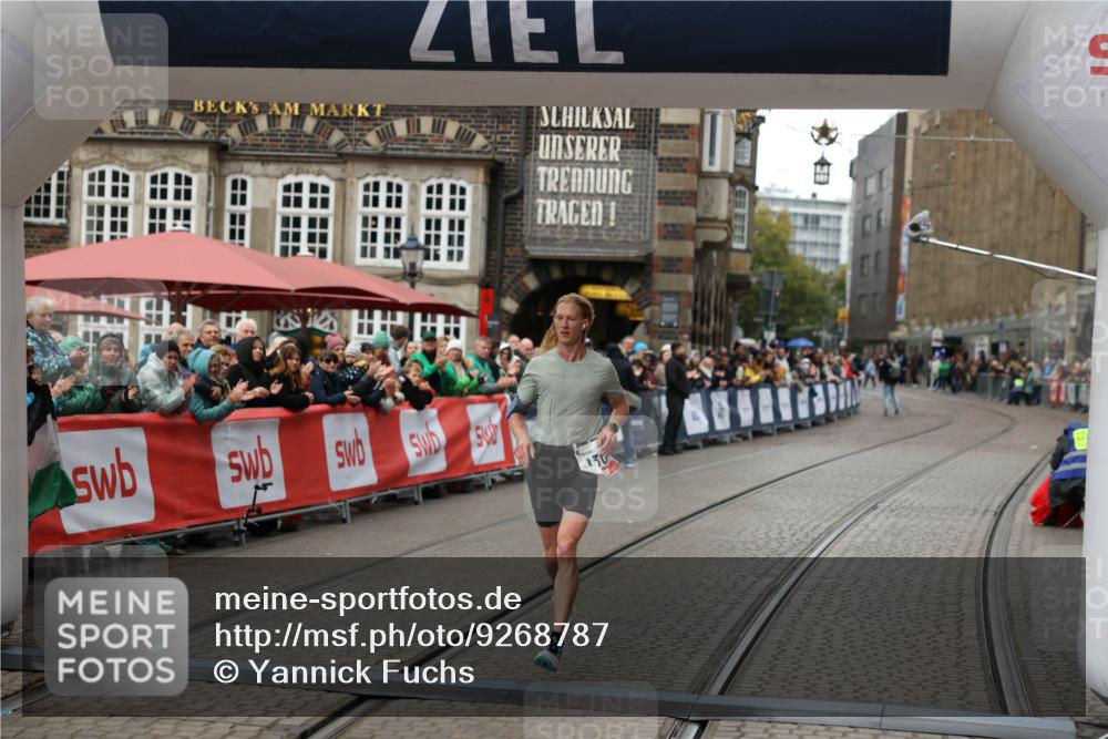 05.10.2025 - 20. swb-Marathon Bremen Yannick Fuchs http://msf.ph/oto/9268787 05.10.2025 12:13:16 Ziel 1301 meine-sportfotos.de