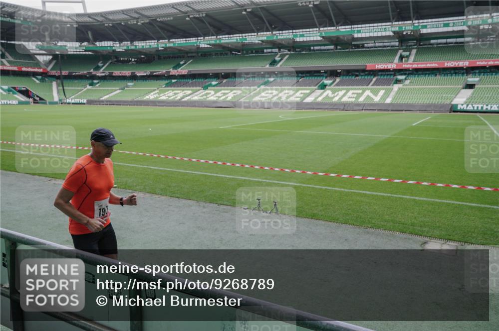 05.10.2025 - 20. swb-Marathon Bremen Michael Burmester http://msf.ph/oto/9268789 05.10.2025 12:36:44 Laufen im Stadion 140, 298, 436, 508, 735, 761, 787, 902, 933, 1088, 1212, 1231, 1245, 1418, 1443, 1616, 1640, 1837, 1849, 1907, 1912, 2135, 2186, 2268, 3198, 3891, 5625, 7854, 8099, 8883, 343, 482, 1837, 8321, 8613 meine-sportfotos.de
