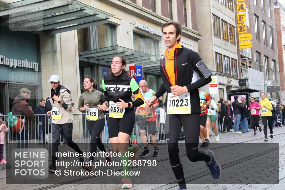 05.10.2025 - 20. swb-Marathon Bremen Strokosch-Dieckow http://msf.ph/oto/9268798 05.10.2025 11:07:08 Ziel 7779, 9180, 9217, 9306, 9334, 9483, 9628, 9757, 9780, 10037, 10160, 10223, 10286, 10330, 10332, 10582, 10585, 10632, 10650, 10737, 10749, 10776, 10824, 10836, 10854, 11122, 11159, 11258, 11262, 11329, 11384, 11477, 11529, 11584, 7779, 9180, 9217, 9306, 9334, 9483, 9628, 9757, 9780, 10037, 10160, 10223, 10286, 10330, 10332, 10582, 10585, 10632, 10650, 10737, 10749, 10776, 10824, 10836, 10854, 11122, 11159 meine-sportfotos.de