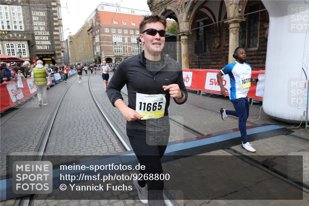 05.10.2025 - 20. swb-Marathon Bremen Yannick Fuchs http://msf.ph/oto/9268800 05.10.2025 10:52:29 Ziel 9172, 9584, 9955, 9987, 10507, 10719, 10900, 10927, 11128, 11458, 11491, 11528, 11665 meine-sportfotos.de