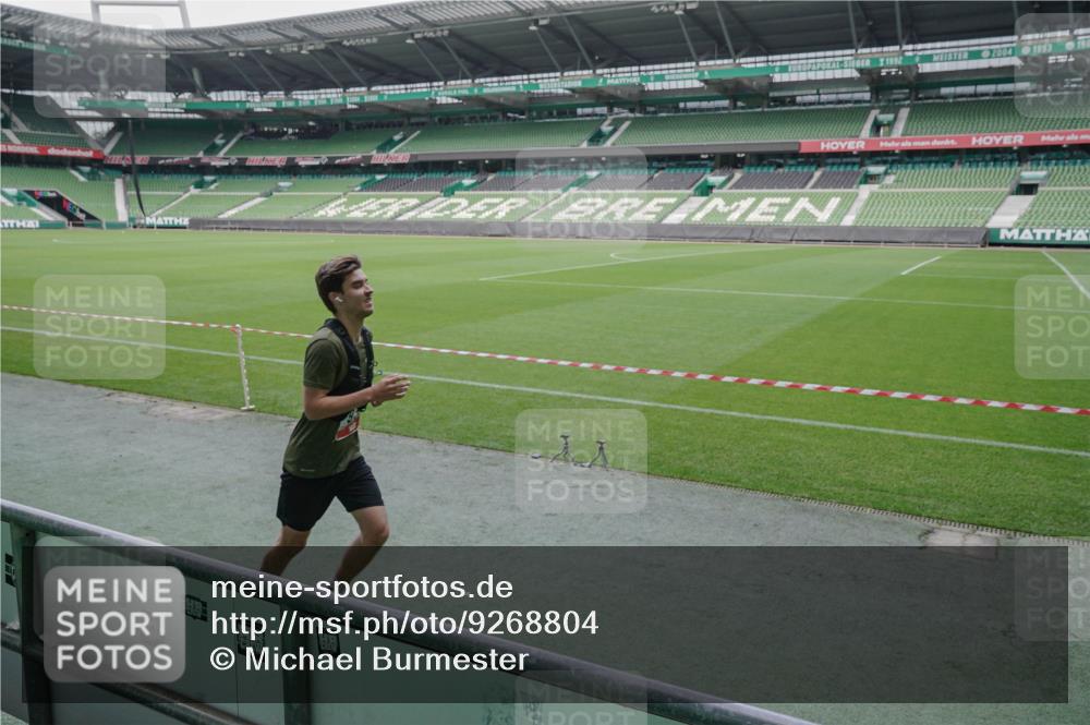 05.10.2025 - 20. swb-Marathon Bremen Michael Burmester http://msf.ph/oto/9268804 05.10.2025 12:36:51 Laufen im Stadion 140, 221, 298, 436, 508, 735, 761, 787, 933, 1088, 1212, 1231, 1245, 1418, 1443, 1567, 1616, 1633, 1849, 1901, 1907, 1912, 2135, 2186, 2268, 3198, 5536, 5625, 8099, 8883, 343, 902, 1212, 1640, 1837, 3891, 7854 meine-sportfotos.de