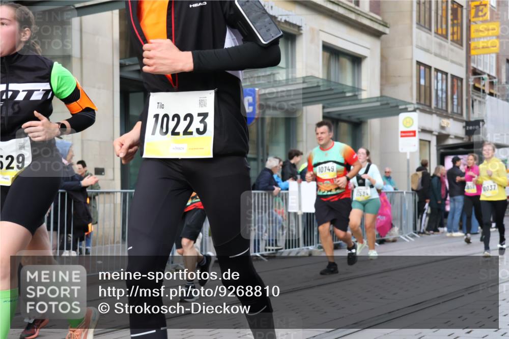 05.10.2025 - 20. swb-Marathon Bremen Strokosch-Dieckow http://msf.ph/oto/9268810 05.10.2025 11:07:09 Ziel 7779, 9180, 9217, 9306, 9334, 9483, 9628, 9757, 9780, 10037, 10160, 10223, 10286, 10330, 10332, 10582, 10585, 10632, 10650, 10737, 10749, 10776, 10824, 10836, 10854, 11122, 11159, 11258, 11262, 11329, 11384, 11477, 11529, 11584, 7779, 9180, 9217, 9306, 9334, 9483, 9628, 9757, 9780, 10037, 10160, 10223, 10286, 10330, 10332, 10582, 10585, 10632, 10650, 10737, 10749, 10776, 10824, 10836, 10854, 11122, 11159 meine-sportfotos.de
