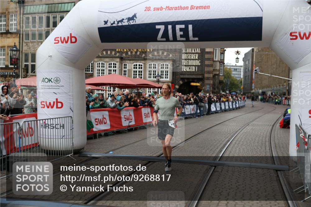 05.10.2025 - 20. swb-Marathon Bremen Yannick Fuchs http://msf.ph/oto/9268817 05.10.2025 12:13:17 Ziel 1301 meine-sportfotos.de