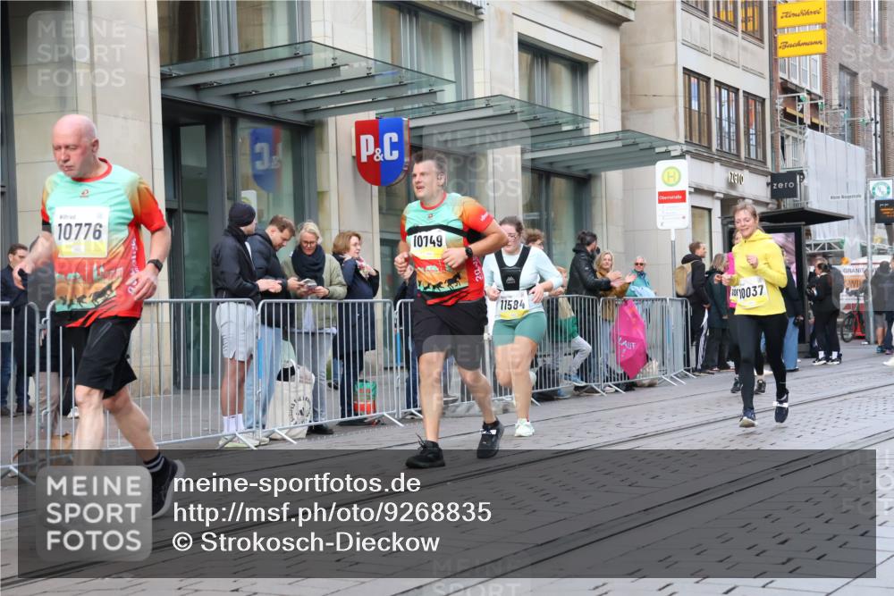 05.10.2025 - 20. swb-Marathon Bremen Strokosch-Dieckow http://msf.ph/oto/9268835 05.10.2025 11:07:10 Ziel 7779, 9180, 9217, 9306, 9334, 9483, 9628, 9757, 9780, 10037, 10160, 10223, 10286, 10330, 10332, 10582, 10585, 10632, 10650, 10737, 10749, 10776, 10824, 10836, 10854, 11122, 11159, 11258, 11262, 11329, 11384, 11477, 11529, 11584, 7779, 9180, 9217, 9306, 9334, 9483, 9628, 9757, 9780, 10037, 10160, 10223, 10286, 10330, 10332, 10582, 10585, 10632, 10650, 10737, 10749, 10776, 10824, 10836, 10854, 11122, 11159 meine-sportfotos.de