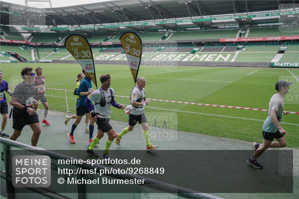 05.10.2025 - 20. swb-Marathon Bremen Michael Burmester http://msf.ph/oto/9268849 05.10.2025 12:36:54 Laufen im Stadion 140, 221, 298, 436, 508, 735, 761, 787, 933, 1088, 1231, 1245, 1418, 1443, 1567, 1616, 1633, 1801, 1849, 1901, 1907, 1912, 2135, 2186, 2268, 3198, 5536, 5625, 8099, 8883, 902, 1212, 1640, 1837, 3891, 7854 meine-sportfotos.de
