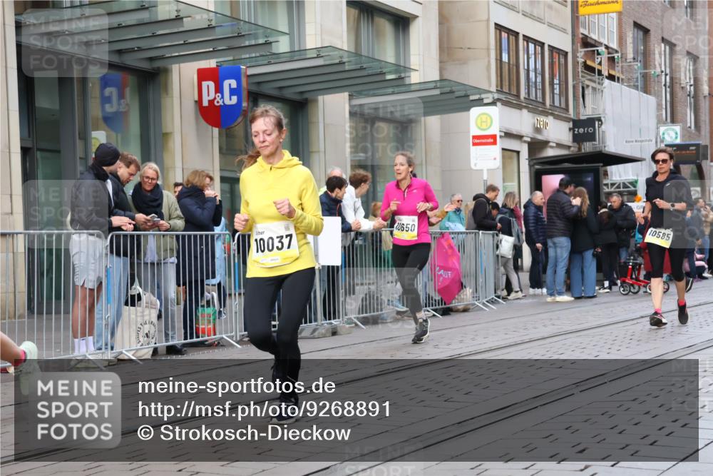 05.10.2025 - 20. swb-Marathon Bremen Strokosch-Dieckow http://msf.ph/oto/9268891 05.10.2025 11:07:11 Ziel 7779, 9180, 9306, 9334, 9483, 9628, 9757, 9780, 10037, 10160, 10223, 10286, 10330, 10332, 10582, 10585, 10632, 10650, 10737, 10749, 10776, 10824, 10836, 10854, 11122, 11159, 11258, 11262, 11329, 11384, 11529, 11584, 7779, 9180, 9306, 9334, 9483, 9628, 9757, 9780, 10037, 10160, 10223, 10286, 10330, 10332, 10582, 10585, 10632, 10650, 10737, 10749, 10776, 10824, 10836, 10854, 11122, 11159 meine-sportfotos.de