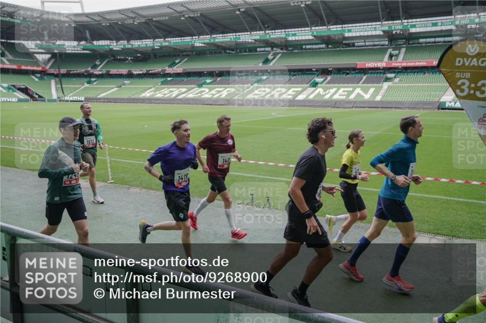 05.10.2025 - 20. swb-Marathon Bremen Michael Burmester http://msf.ph/oto/9268900 05.10.2025 12:36:56 Laufen im Stadion 140, 221, 298, 436, 508, 735, 761, 787, 933, 1088, 1231, 1245, 1418, 1443, 1567, 1616, 1633, 1801, 1849, 1901, 1907, 1912, 2135, 2186, 2268, 3198, 5536, 5625, 8099, 8883, 902, 1212, 1640, 1837, 3891, 7854 meine-sportfotos.de