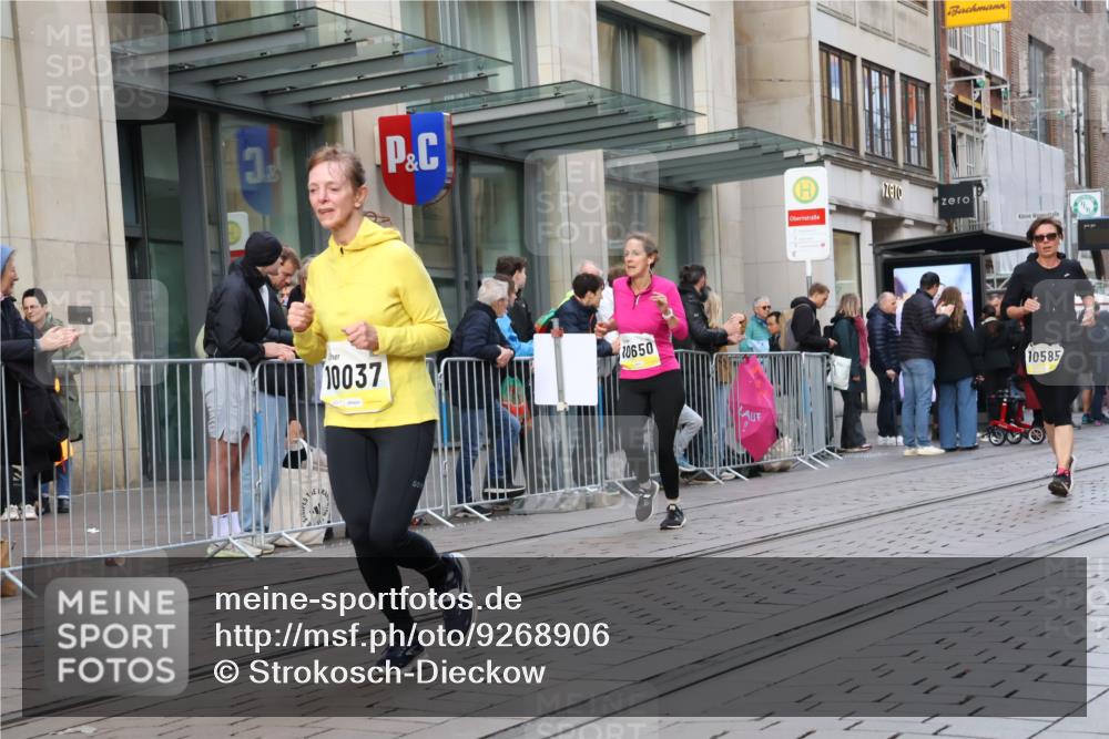 05.10.2025 - 20. swb-Marathon Bremen Strokosch-Dieckow http://msf.ph/oto/9268906 05.10.2025 11:07:12 Ziel 7779, 9180, 9306, 9334, 9483, 9628, 9780, 10037, 10160, 10223, 10286, 10330, 10332, 10550, 10582, 10585, 10650, 10737, 10749, 10776, 10824, 10836, 10854, 11122, 11159, 11258, 11262, 11329, 11384, 11529, 11584, 7779, 9180, 9306, 9334, 9483, 9628, 9780, 10037, 10160, 10223, 10286, 10330, 10332, 10550, 10582, 10585, 10650, 10737, 10749, 10776, 10824, 10836, 10854, 11122, 11159 meine-sportfotos.de
