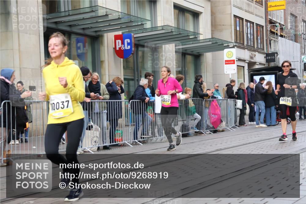 05.10.2025 - 20. swb-Marathon Bremen Strokosch-Dieckow http://msf.ph/oto/9268919 05.10.2025 11:07:12 Ziel 7779, 9180, 9306, 9334, 9483, 9628, 9780, 10037, 10160, 10223, 10286, 10330, 10332, 10550, 10582, 10585, 10650, 10737, 10749, 10776, 10824, 10836, 10854, 11122, 11159, 11258, 11262, 11329, 11384, 11529, 11584, 7779, 9180, 9306, 9334, 9483, 9628, 9780, 10037, 10160, 10223, 10286, 10330, 10332, 10550, 10582, 10585, 10650, 10737, 10749, 10776, 10824, 10836, 10854, 11122, 11159 meine-sportfotos.de