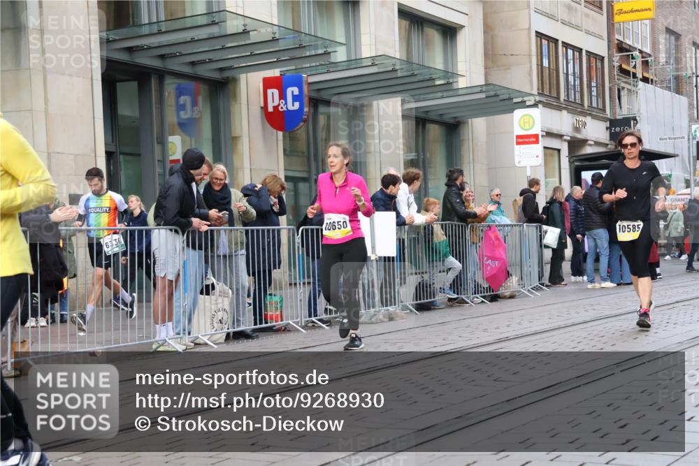 05.10.2025 - 20. swb-Marathon Bremen Strokosch-Dieckow http://msf.ph/oto/9268930 05.10.2025 11:07:13 Ziel 7779, 9180, 9306, 9334, 9483, 9615, 9628, 9780, 10037, 10160, 10223, 10286, 10330, 10332, 10550, 10582, 10585, 10650, 10737, 10749, 10776, 10836, 10854, 11122, 11159, 11258, 11262, 11384, 11529, 11584, 7779, 9180, 9306, 9334, 9483, 9615, 9628, 9780, 10037, 10160, 10223, 10286, 10330, 10332, 10550, 10582, 10585, 10650, 10737, 10749, 10776, 10836, 10854, 11122, 11159 meine-sportfotos.de
