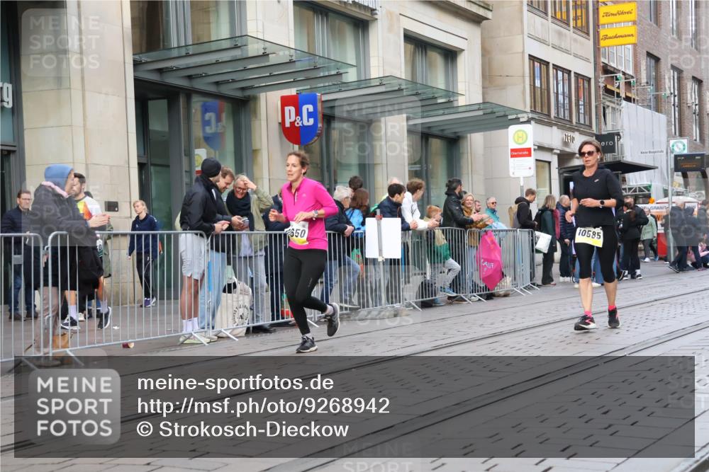 05.10.2025 - 20. swb-Marathon Bremen Strokosch-Dieckow http://msf.ph/oto/9268942 05.10.2025 11:07:13 Ziel 7779, 9180, 9306, 9334, 9483, 9615, 9628, 9780, 10037, 10160, 10223, 10286, 10330, 10332, 10550, 10582, 10585, 10650, 10737, 10749, 10776, 10836, 10854, 11122, 11159, 11258, 11262, 11384, 11529, 11584, 7779, 9180, 9306, 9334, 9483, 9615, 9628, 9780, 10037, 10160, 10223, 10286, 10330, 10332, 10550, 10582, 10585, 10650, 10737, 10749, 10776, 10836, 10854, 11122, 11159 meine-sportfotos.de