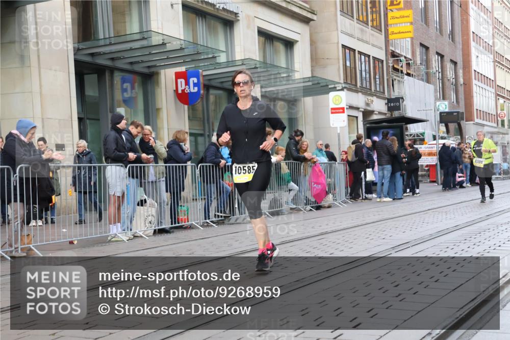 05.10.2025 - 20. swb-Marathon Bremen Strokosch-Dieckow http://msf.ph/oto/9268959 05.10.2025 11:07:15 Ziel 7779, 9306, 9483, 9615, 9780, 10037, 10160, 10223, 10550, 10585, 10650, 10737, 10749, 10776, 10854, 11122, 11159, 11262, 11384, 11529, 11584, 7779, 9306, 9483, 9615, 9780, 10037, 10160, 10223, 10550, 10585, 10650, 10737, 10749, 10776, 10854, 11122, 11159 meine-sportfotos.de