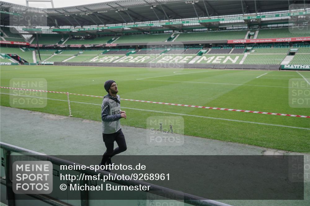 05.10.2025 - 20. swb-Marathon Bremen Michael Burmester http://msf.ph/oto/9268961 05.10.2025 12:37:03 Laufen im Stadion 140, 221, 298, 436, 508, 728, 735, 761, 787, 933, 1088, 1245, 1418, 1443, 1567, 1616, 1633, 1801, 1849, 1901, 1907, 1912, 2132, 2135, 2186, 2268, 5536, 5625, 8099, 8883, 902, 1212, 1231, 1640, 1837, 3198, 3891, 7854 meine-sportfotos.de