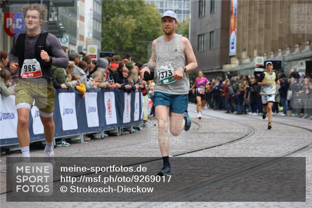 05.10.2025 - 20. swb-Marathon Bremen Strokosch-Dieckow http://msf.ph/oto/9269017 05.10.2025 13:00:45 Ziel 965, 3251, 5014, 7373, 9130 meine-sportfotos.de
