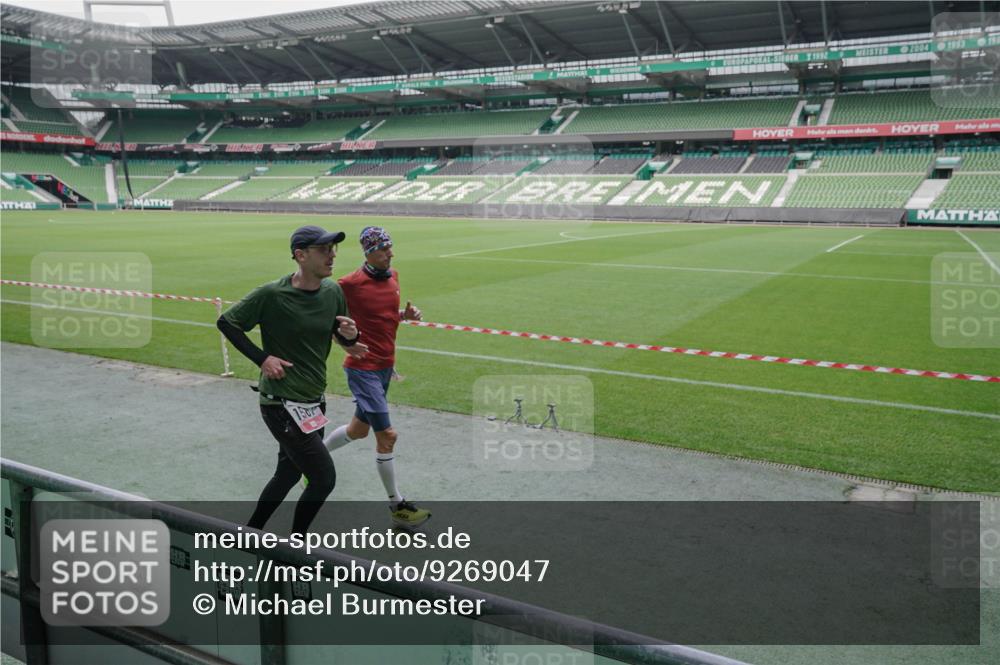05.10.2025 - 20. swb-Marathon Bremen Michael Burmester http://msf.ph/oto/9269047 05.10.2025 12:37:10 Laufen im Stadion 140, 221, 298, 436, 508, 728, 735, 787, 933, 1088, 1245, 1418, 1443, 1567, 1616, 1633, 1801, 1849, 1901, 1907, 1912, 2132, 2135, 2186, 2268, 5536, 5582, 5625, 7266, 8099, 8883, 761, 1212, 1231, 3198 meine-sportfotos.de