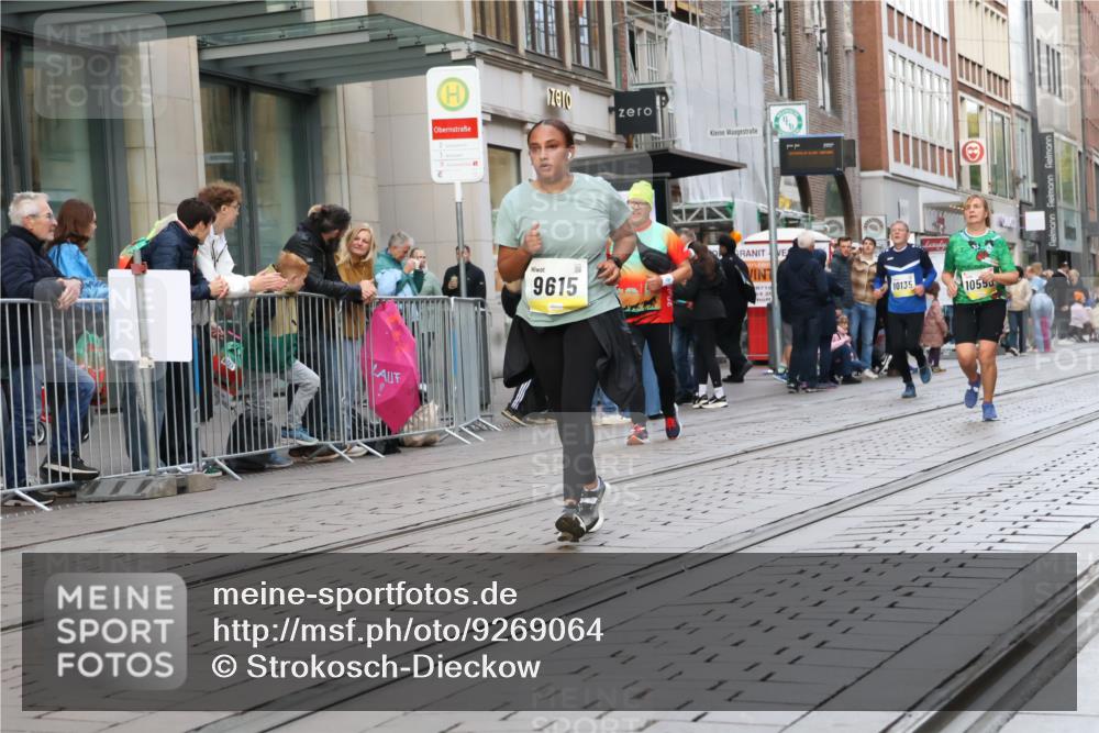 05.10.2025 - 20. swb-Marathon Bremen Strokosch-Dieckow http://msf.ph/oto/9269064 05.10.2025 11:07:22 Ziel 9306, 9615, 9780, 10037, 10550, 10585, 10650, 10749, 10776, 11159, 11584, 9306, 9615, 9780, 10037, 10550, 10585, 10650, 10749, 10776, 11159 meine-sportfotos.de