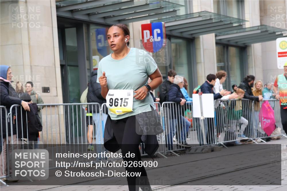 05.10.2025 - 20. swb-Marathon Bremen Strokosch-Dieckow http://msf.ph/oto/9269090 05.10.2025 11:07:24 Ziel 9212, 9306, 9615, 10135, 10366, 10550, 10585, 10650, 10749, 10776, 11584, 9212, 9306, 9615, 10135, 10366, 10550, 10585, 10650, 10749, 10776 meine-sportfotos.de