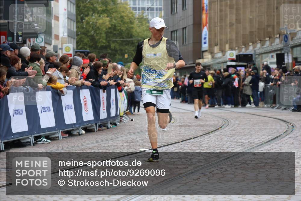 05.10.2025 - 20. swb-Marathon Bremen Strokosch-Dieckow http://msf.ph/oto/9269096 05.10.2025 13:00:50 Ziel 1645, 9130 meine-sportfotos.de