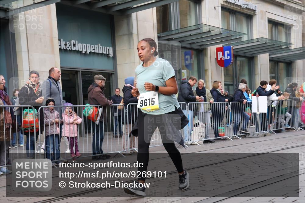 05.10.2025 - 20. swb-Marathon Bremen Strokosch-Dieckow http://msf.ph/oto/9269101 05.10.2025 11:07:24 Ziel 9212, 9306, 9615, 10135, 10366, 10550, 10585, 10650, 10749, 10776, 11584, 9212, 9306, 9615, 10135, 10366, 10550, 10585, 10650, 10749, 10776 meine-sportfotos.de