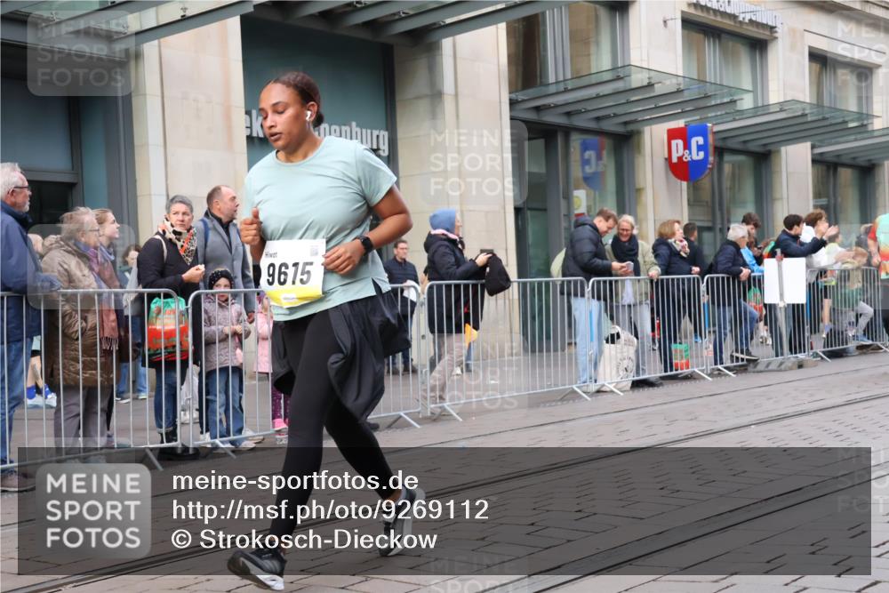 05.10.2025 - 20. swb-Marathon Bremen Strokosch-Dieckow http://msf.ph/oto/9269112 05.10.2025 11:07:25 Ziel 9212, 9306, 9615, 10135, 10366, 10550, 10585, 10650, 10706, 10749, 10776, 11584, 9212, 9306, 9615, 10135, 10366, 10550, 10585, 10650, 10706, 10749, 10776 meine-sportfotos.de
