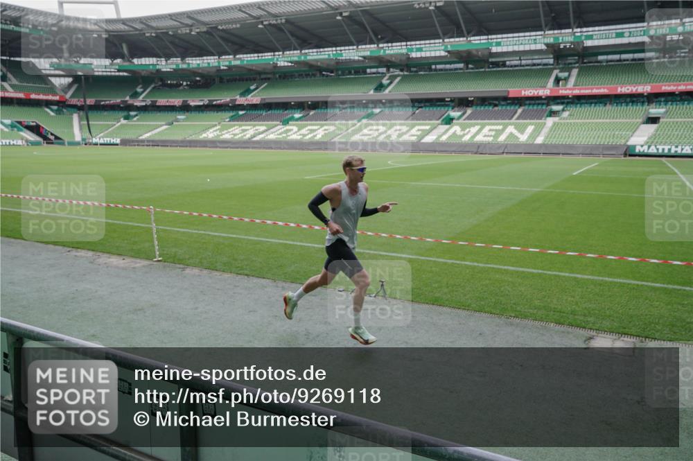 05.10.2025 - 20. swb-Marathon Bremen Michael Burmester http://msf.ph/oto/9269118 05.10.2025 12:37:17 Laufen im Stadion 140, 221, 436, 508, 728, 787, 933, 1088, 1245, 1418, 1443, 1567, 1616, 1633, 1801, 1849, 1901, 1907, 1912, 2132, 2135, 2186, 2268, 5423, 5536, 5582, 5625, 7266, 8883, 9080, 298, 735, 761, 1231, 3198, 8099 meine-sportfotos.de