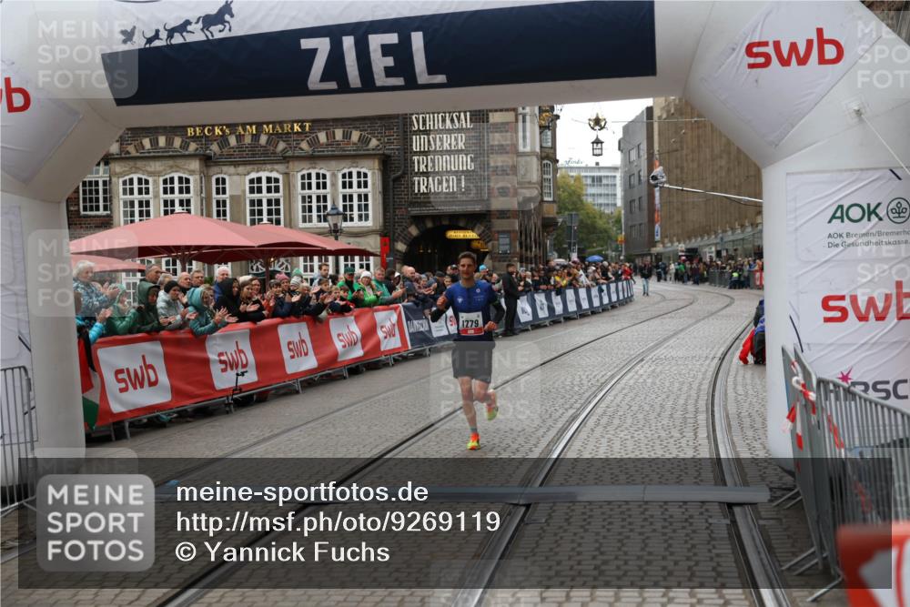 05.10.2025 - 20. swb-Marathon Bremen Yannick Fuchs http://msf.ph/oto/9269119 05.10.2025 12:14:13 Ziel 1779 meine-sportfotos.de