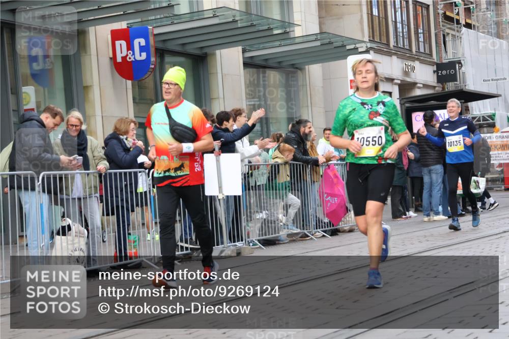 05.10.2025 - 20. swb-Marathon Bremen Strokosch-Dieckow http://msf.ph/oto/9269124 05.10.2025 11:07:26 Ziel 9212, 9306, 9615, 10135, 10366, 10550, 10585, 10650, 10706, 10749, 10782, 10783, 9212, 9306, 9615, 10135, 10366, 10550, 10585, 10650, 10706, 10749, 10782, 10783 meine-sportfotos.de