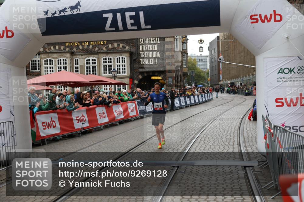 05.10.2025 - 20. swb-Marathon Bremen Yannick Fuchs http://msf.ph/oto/9269128 05.10.2025 12:14:13 Ziel 1779 meine-sportfotos.de