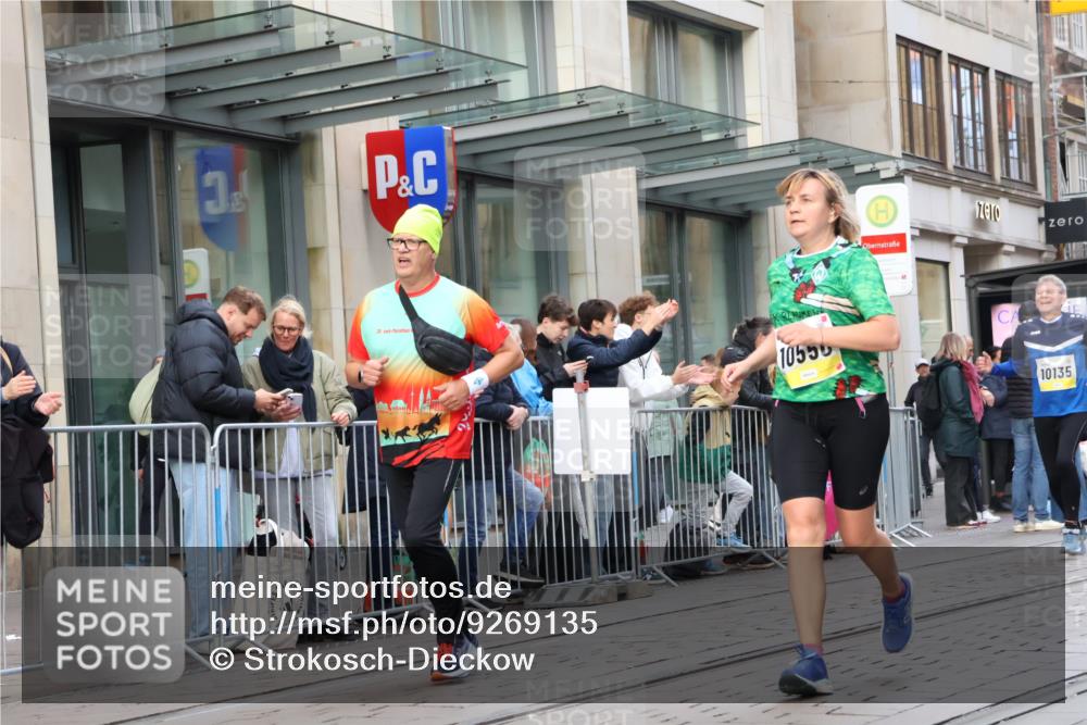 05.10.2025 - 20. swb-Marathon Bremen Strokosch-Dieckow http://msf.ph/oto/9269135 05.10.2025 11:07:26 Ziel 9212, 9306, 9615, 10135, 10366, 10550, 10585, 10650, 10706, 10749, 10782, 10783, 9212, 9306, 9615, 10135, 10366, 10550, 10585, 10650, 10706, 10749, 10782, 10783 meine-sportfotos.de