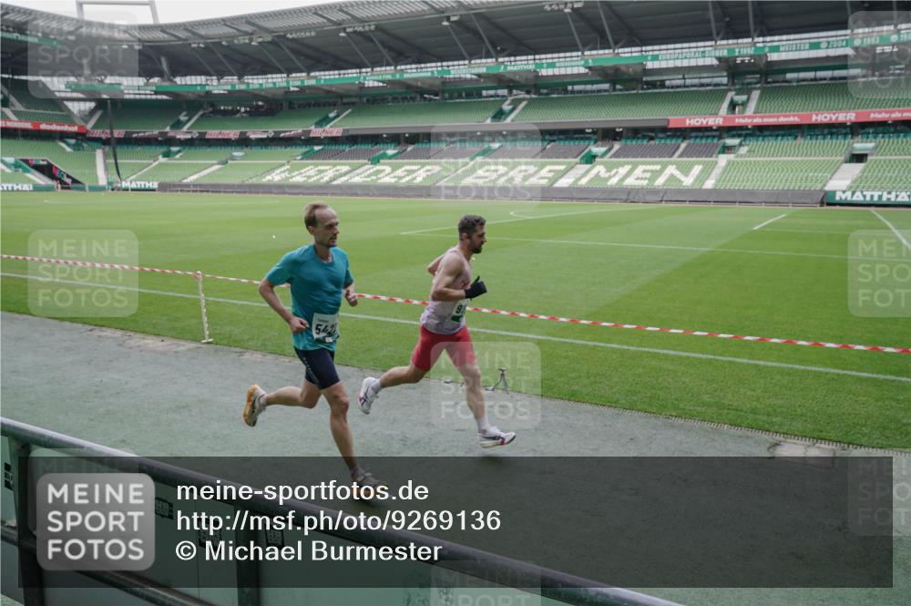 05.10.2025 - 20. swb-Marathon Bremen Michael Burmester http://msf.ph/oto/9269136 05.10.2025 12:37:21 Laufen im Stadion 140, 221, 436, 508, 728, 787, 933, 1088, 1245, 1418, 1443, 1567, 1616, 1633, 1801, 1849, 1901, 1907, 1912, 2132, 2135, 2186, 2268, 5423, 5536, 5582, 5625, 7266, 8883, 9080, 298, 735, 761, 1231, 3198, 8099 meine-sportfotos.de