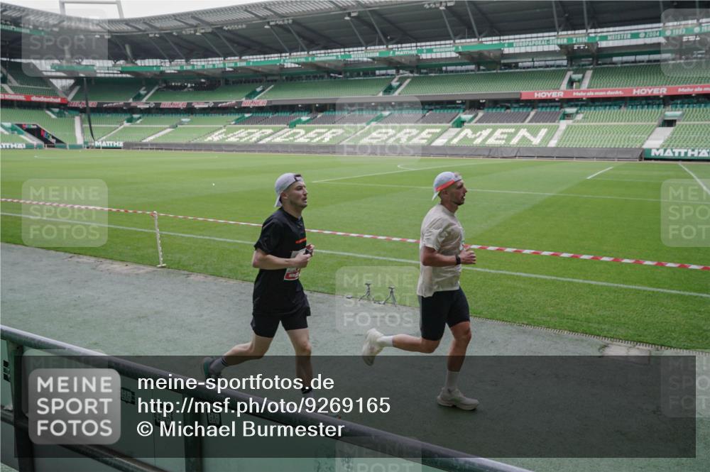 05.10.2025 - 20. swb-Marathon Bremen Michael Burmester http://msf.ph/oto/9269165 05.10.2025 12:37:38 Laufen im Stadion 57, 140, 221, 436, 481, 508, 728, 787, 1245, 1418, 1567, 1616, 1633, 1801, 1849, 1901, 1912, 2132, 2135, 2168, 2268, 5423, 5536, 5582, 7266, 9080, 933, 1088, 1443, 1907, 2186, 5625, 8883 meine-sportfotos.de