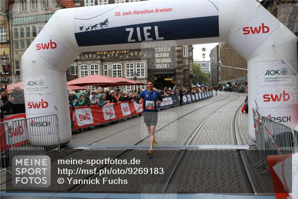 05.10.2025 - 20. swb-Marathon Bremen Yannick Fuchs http://msf.ph/oto/9269183 05.10.2025 12:14:14 Ziel 1779 meine-sportfotos.de