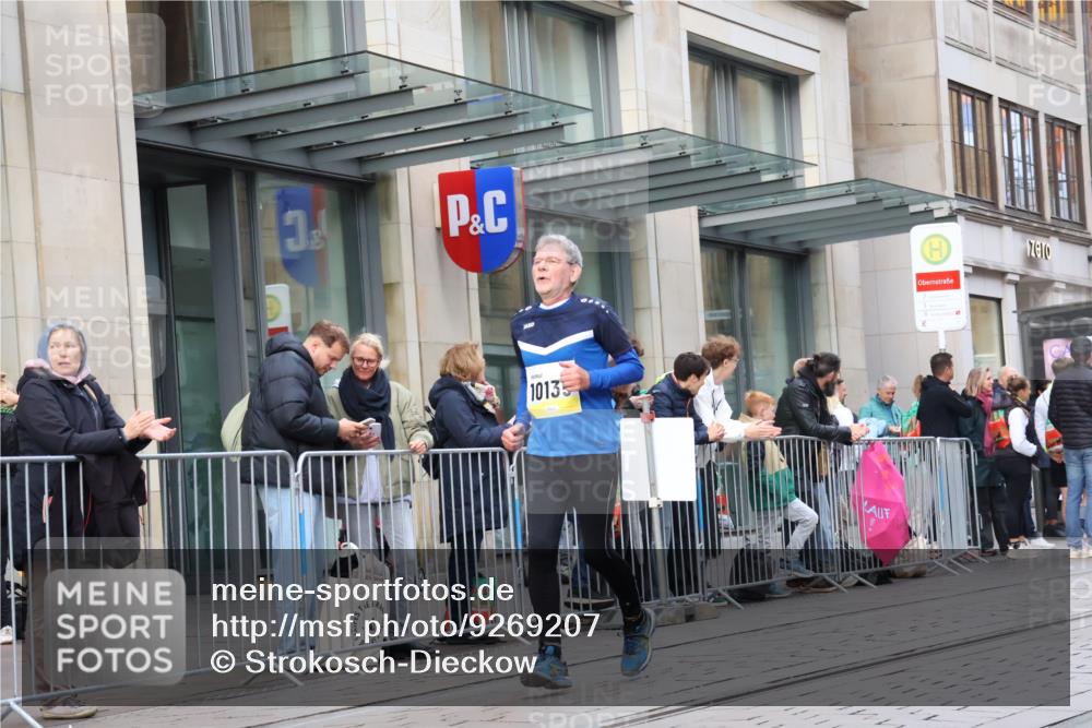 05.10.2025 - 20. swb-Marathon Bremen Strokosch-Dieckow http://msf.ph/oto/9269207 05.10.2025 11:07:30 Ziel 8123, 9212, 9306, 9615, 10135, 10365, 10366, 10550, 10650, 10706, 10782, 10783, 11490, 11677, 8123, 9212, 9306, 9615, 10135, 10365, 10366, 10550, 10650, 10706, 10782, 10783, 11490, 11677 meine-sportfotos.de