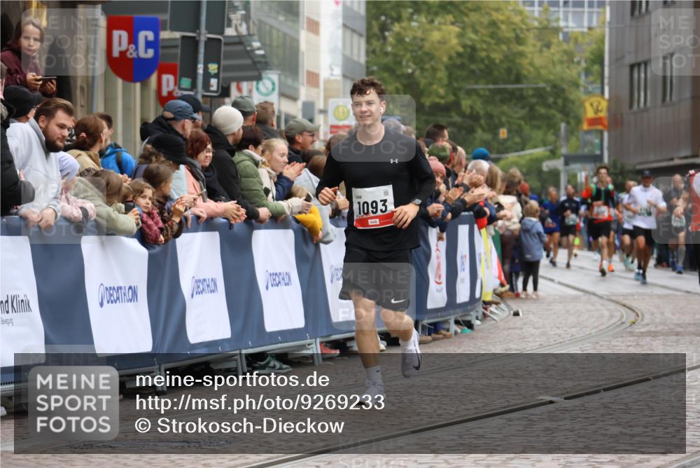 05.10.2025 - 20. swb-Marathon Bremen Strokosch-Dieckow http://msf.ph/oto/9269233 05.10.2025 13:01:00 Ziel 628, 1093, 1215, 4358, 8382 meine-sportfotos.de