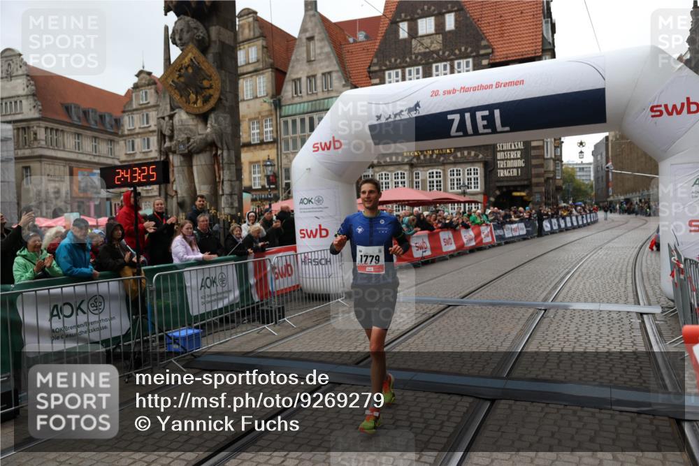05.10.2025 - 20. swb-Marathon Bremen Yannick Fuchs http://msf.ph/oto/9269279 05.10.2025 12:14:15 Ziel 1779 meine-sportfotos.de