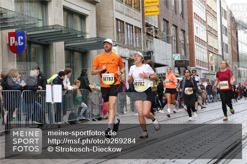 05.10.2025 - 20. swb-Marathon Bremen Strokosch-Dieckow http://msf.ph/oto/9269284 05.10.2025 11:07:35 Ziel 8123, 9212, 9557, 9615, 10135, 10365, 10366, 10550, 10706, 10782, 10783, 11490, 11677, 8123, 9212, 9557, 9615, 10135, 10365, 10366, 10550, 10706, 10782, 10783, 11490, 11677 meine-sportfotos.de