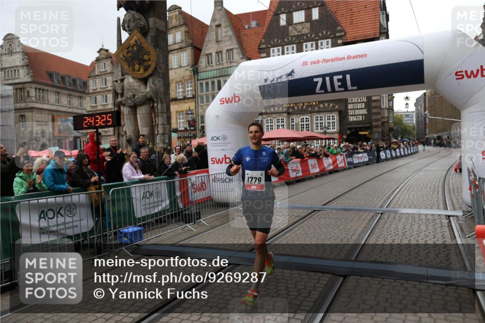 05.10.2025 - 20. swb-Marathon Bremen Yannick Fuchs http://msf.ph/oto/9269287 05.10.2025 12:14:15 Ziel 1779 meine-sportfotos.de