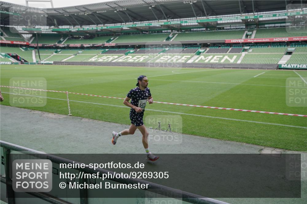 05.10.2025 - 20. swb-Marathon Bremen Michael Burmester http://msf.ph/oto/9269305 05.10.2025 12:38:44 Laufen im Stadion 193, 383, 685, 1005, 1329, 1352, 1379, 1520, 1833, 2940, 3975, 5074, 6541, 7999, 8341, 1058, 2168 meine-sportfotos.de